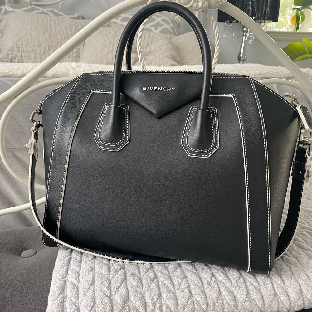Givenchy Medium Antigona